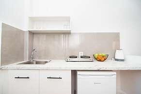 Sandy Beach Complex by Konnect - Poolside Studios and Seaside Apartmen