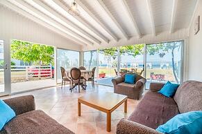 Sandy Beach Complex by Konnect - Poolside Studios and Seaside Apartmen