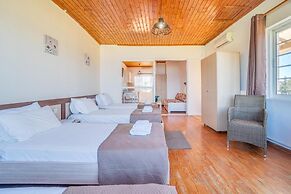 Sandy Beach Complex by Konnect - Poolside Studios and Seaside Apartmen