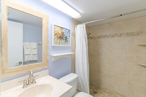 Paradise Beach Club by Happy Palm Stays