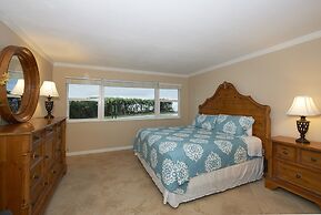 Paradise Beach Club by Happy Palm Stays