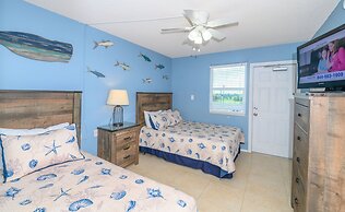 Paradise Beach Club by Happy Palm Stays