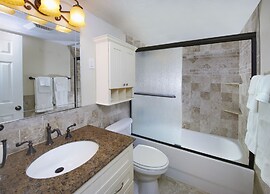 Paradise Beach Club by Happy Palm Stays