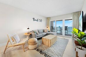 Paradise Beach Club by Happy Palm Stays