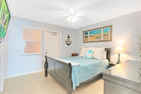 Paradise Beach Club by Happy Palm Stays