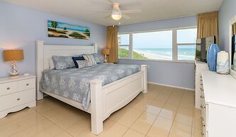 Paradise Beach Club by Happy Palm Stays