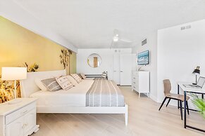 Paradise Beach Club by Happy Palm Stays