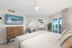 Paradise Beach Club by Happy Palm Stays