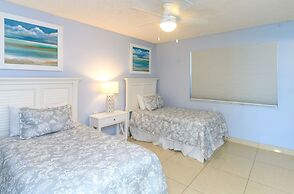 Paradise Beach Club by Happy Palm Stays