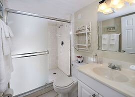 Paradise Beach Club by Happy Palm Stays