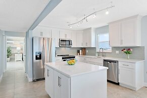 Paradise Beach Club by Happy Palm Stays