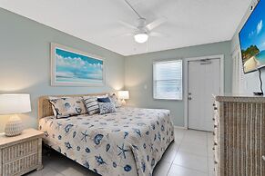 Paradise Beach Club by Happy Palm Stays