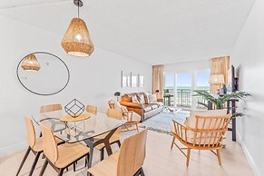 Paradise Beach Club by Happy Palm Stays