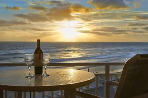 Paradise Beach Club by Happy Palm Stays