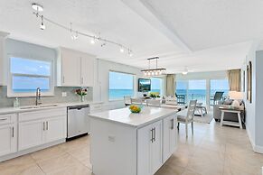 Paradise Beach Club by Happy Palm Stays