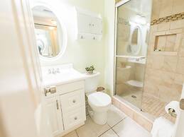 Chateau by the Sea - Happy Palm Stays