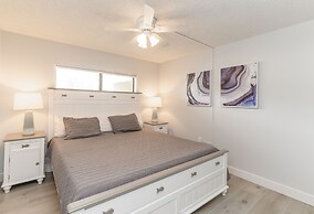 Chateau by the Sea - Happy Palm Stays