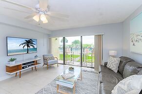 Chateau by the Sea - Happy Palm Stays