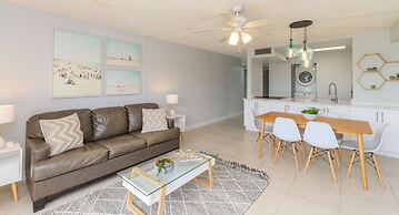 Chateau by the Sea - Happy Palm Stays