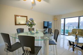 Chateau by the Sea - Happy Palm Stays