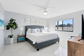 Canaveral Towers by Happy Palm Stays