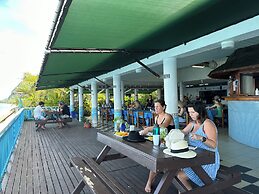 Litia Sini Beach Fales