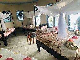 Litia Sini Beach Fales