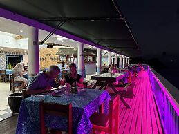 Litia Sini Beach Fales