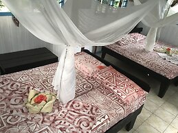 Litia Sini Beach Fales