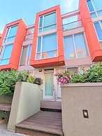 Monki Di Executive Suites - GLAS - Luxury Inner City Home 3 min to Dow