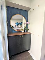 Monki Di Executive Suites - GLAS - Luxury Inner City Home 3 min to Dow