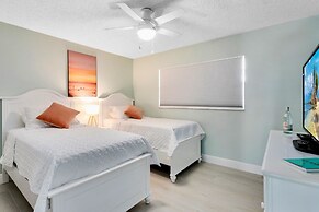 Spanish Main by Happy Palm Stays