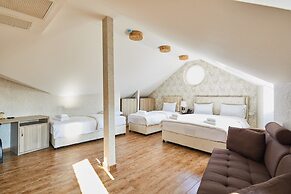 Aivani Hotel