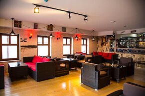 Aivani Hotel
