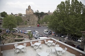 Aivani Hotel