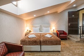 Aivani Hotel