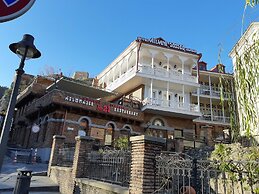 Aivani Hotel