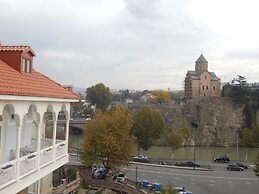 Aivani Hotel