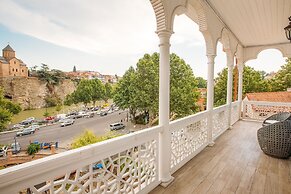Aivani Hotel