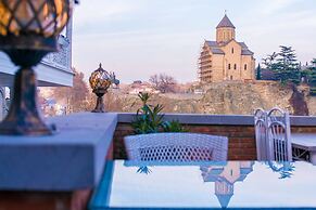 Aivani Hotel