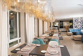 Ramada Hotel & Suites by Wyndham Novosibirsk Zhukovka