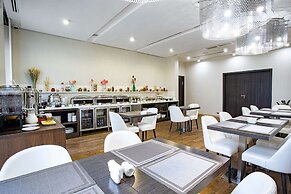 Ramada Hotel & Suites by Wyndham Novosibirsk Zhukovka