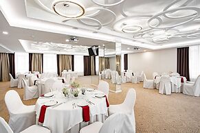 Ramada Hotel & Suites by Wyndham Novosibirsk Zhukovka