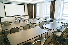 Ramada Hotel & Suites by Wyndham Novosibirsk Zhukovka