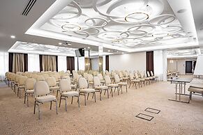 Ramada Hotel & Suites by Wyndham Novosibirsk Zhukovka