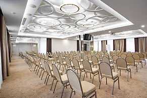Ramada Hotel & Suites by Wyndham Novosibirsk Zhukovka