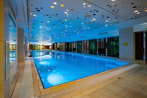 Ramada Hotel & Suites by Wyndham Novosibirsk Zhukovka