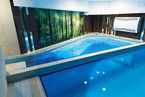 Ramada Hotel & Suites by Wyndham Novosibirsk Zhukovka