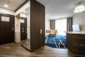 Ramada Hotel & Suites by Wyndham Novosibirsk Zhukovka