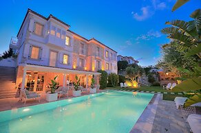 Peremere Alacati Hotel